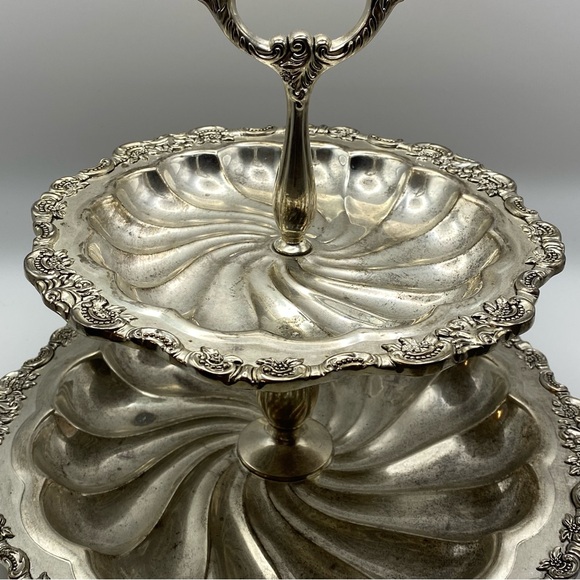 F.B. Wallace Vintage Two Tier Silver Plated Buffet Server - timeless elegance - Picture 2 of 9
